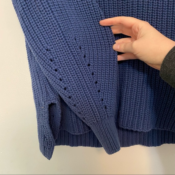 Everlane Textured Cotton V-Neck Sweater - Picture 5 of 8